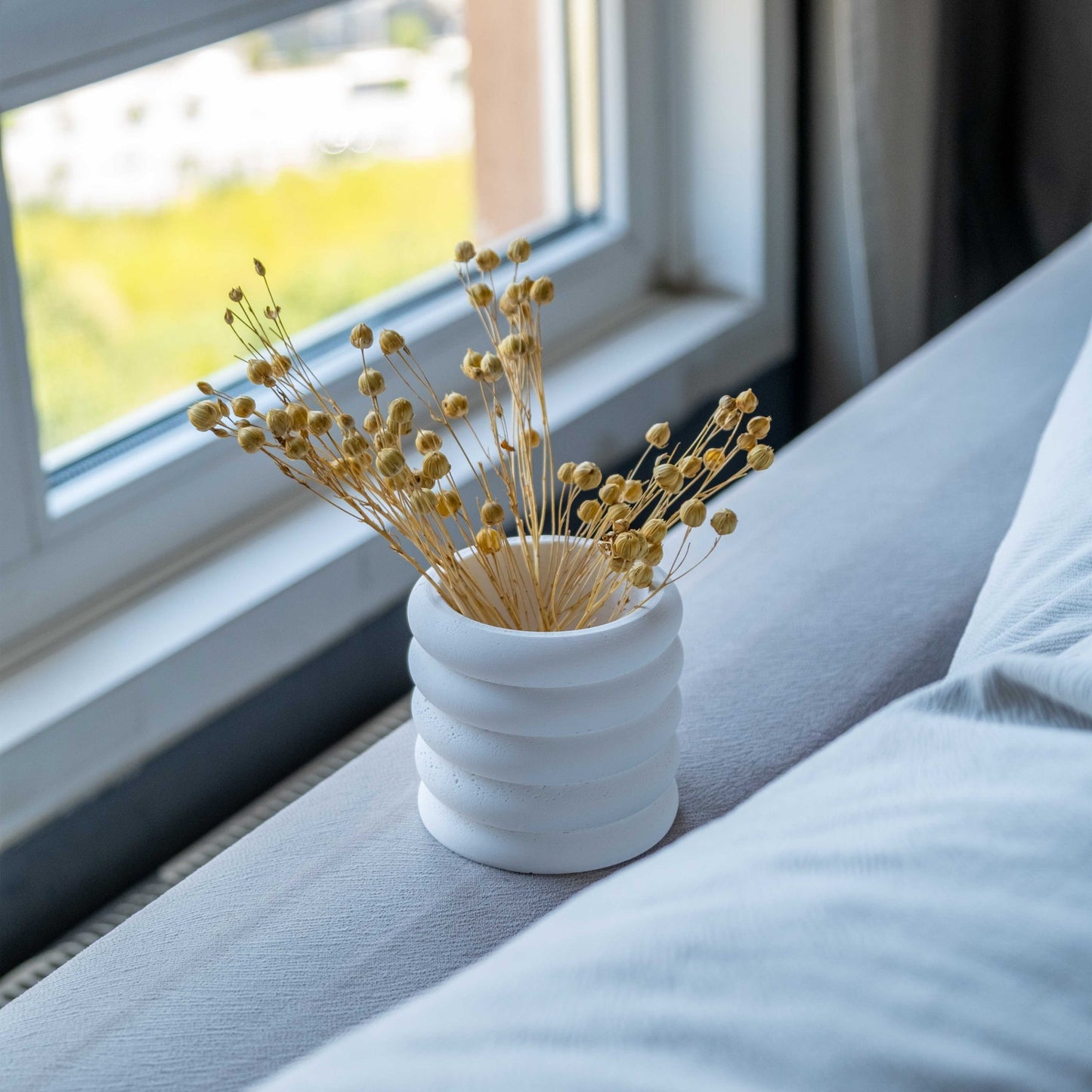 WHITE CONCRETE FOLD POT